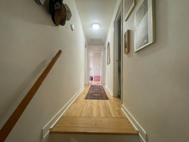 Building Photo - 3840 E 10th St