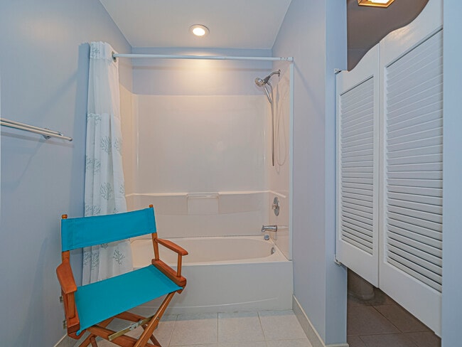 Building Photo - 5075 Harmony Cir