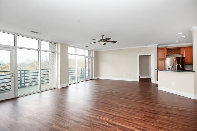 Building Photo - 400 N Church St