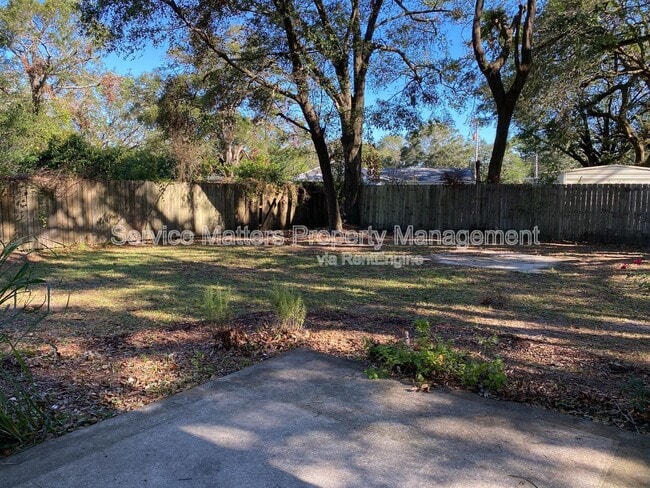 Building Photo - 707 Boxwood Dr