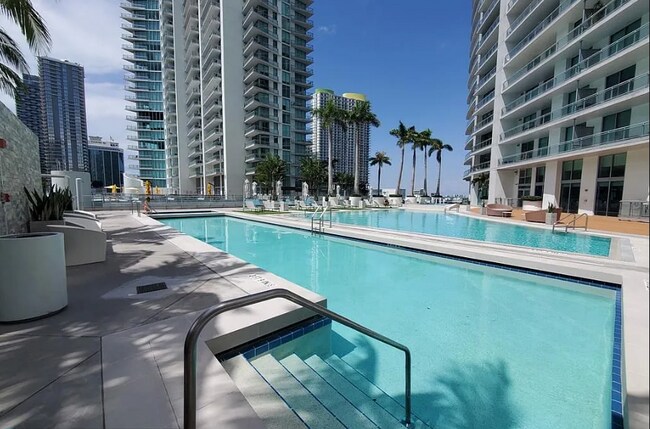 Building Photo - 90 SW 3rd St