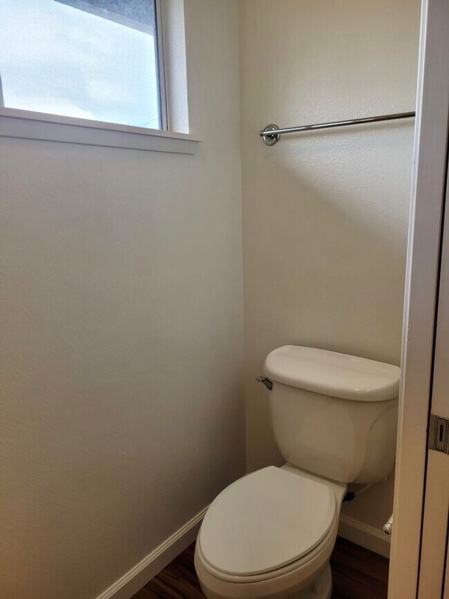 Building Photo - For Rent | 4 Bedroom, 3 Bathroom house with 2 Car Garage