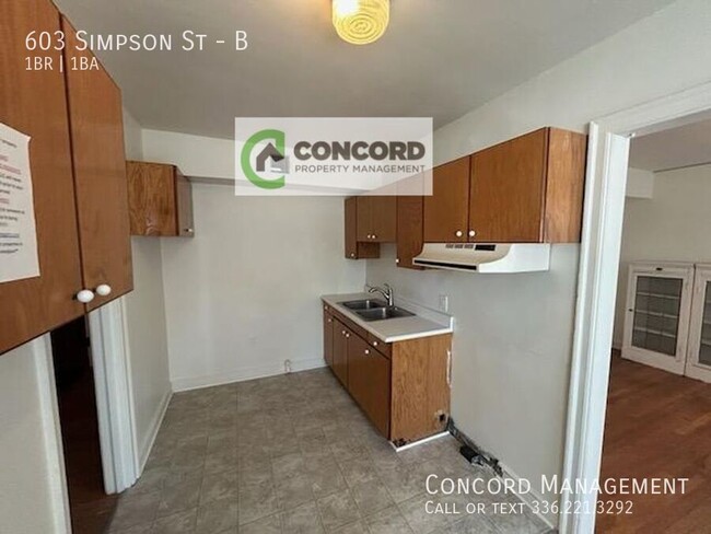 Building Photo - 603 Simpson St