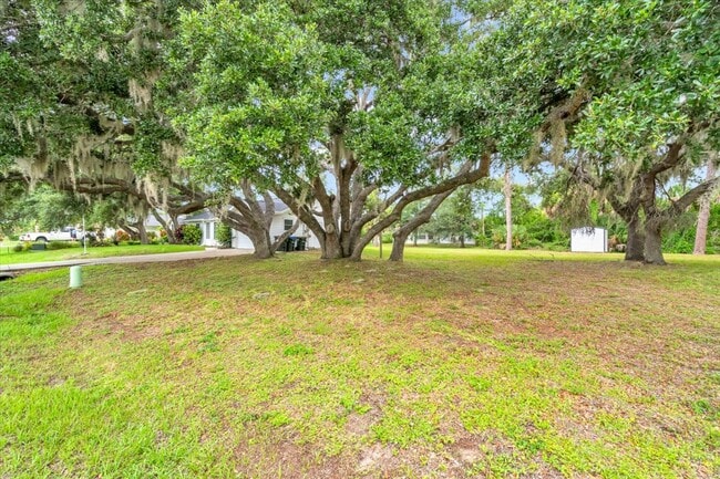 Building Photo - 5852 Brickell Dr