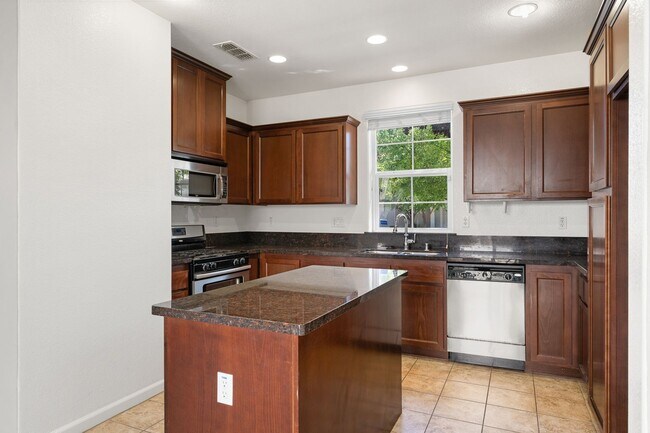 Building Photo - NICE TWO STORY TOWNHOME IN NATOMAS!