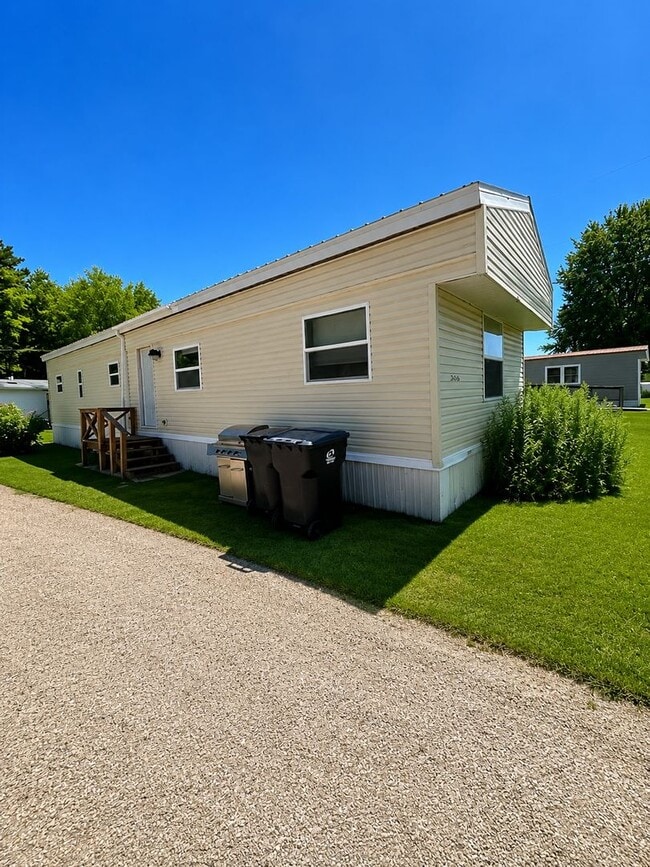 Building Photo - Click the “Apply Now” button or email wapmrentals@gmail.com for a prompt response.
