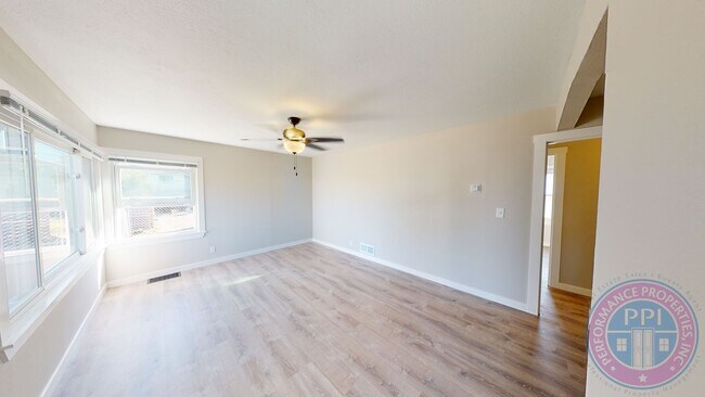 Building Photo - LEASE SPECIAL 1/2 OFF FIRST MONTH'S RENT!!! Desirable Woodlawn Neighborhood Ranch