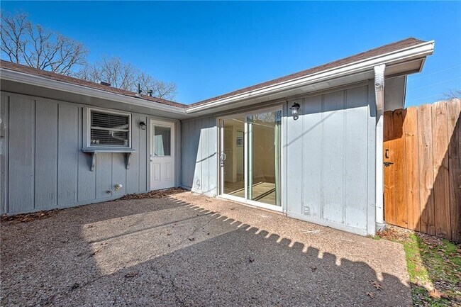 Building Photo - 14791 Dutchmans Dr