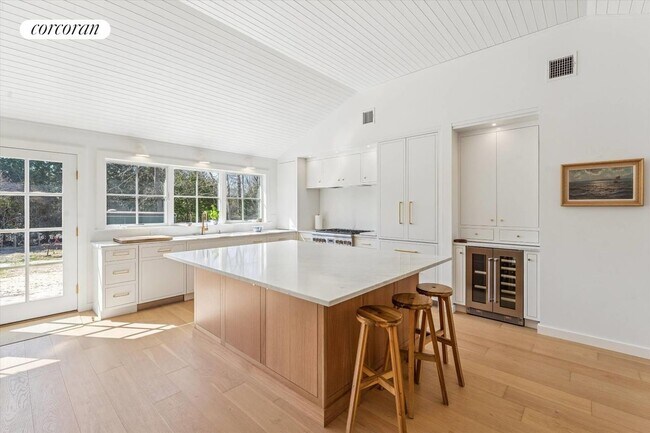 Building Photo - 25 Lamb Ave