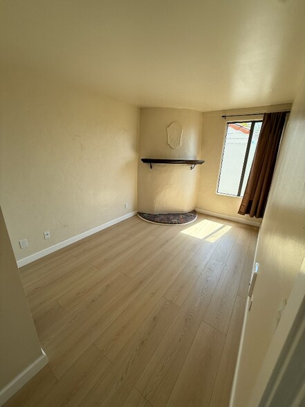 Building Photo - 1700 Le Roy Ave