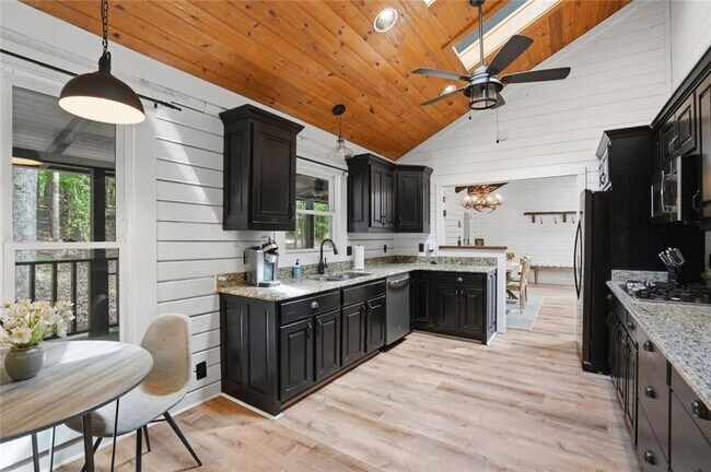 Building Photo - 64 Paddock Wy