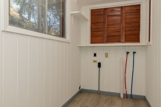 Building Photo - 1507 Bois D'Arc St