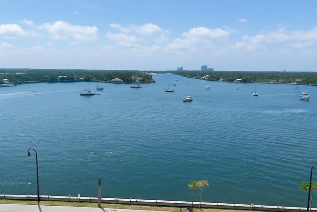 Building Photo - 801 S Ocean Dr