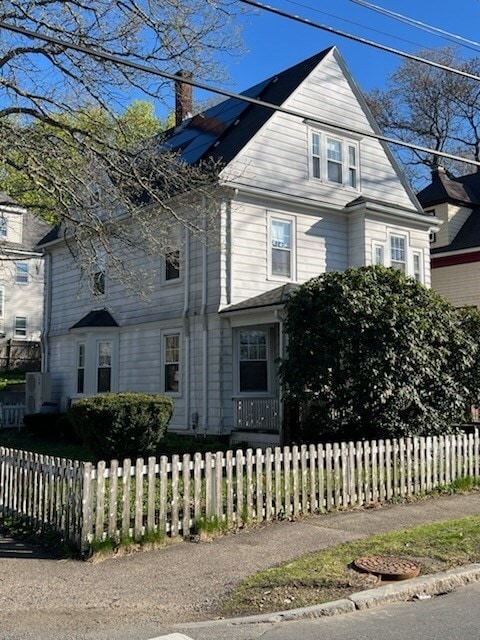 Building Photo - 208 Brush Hill Rd