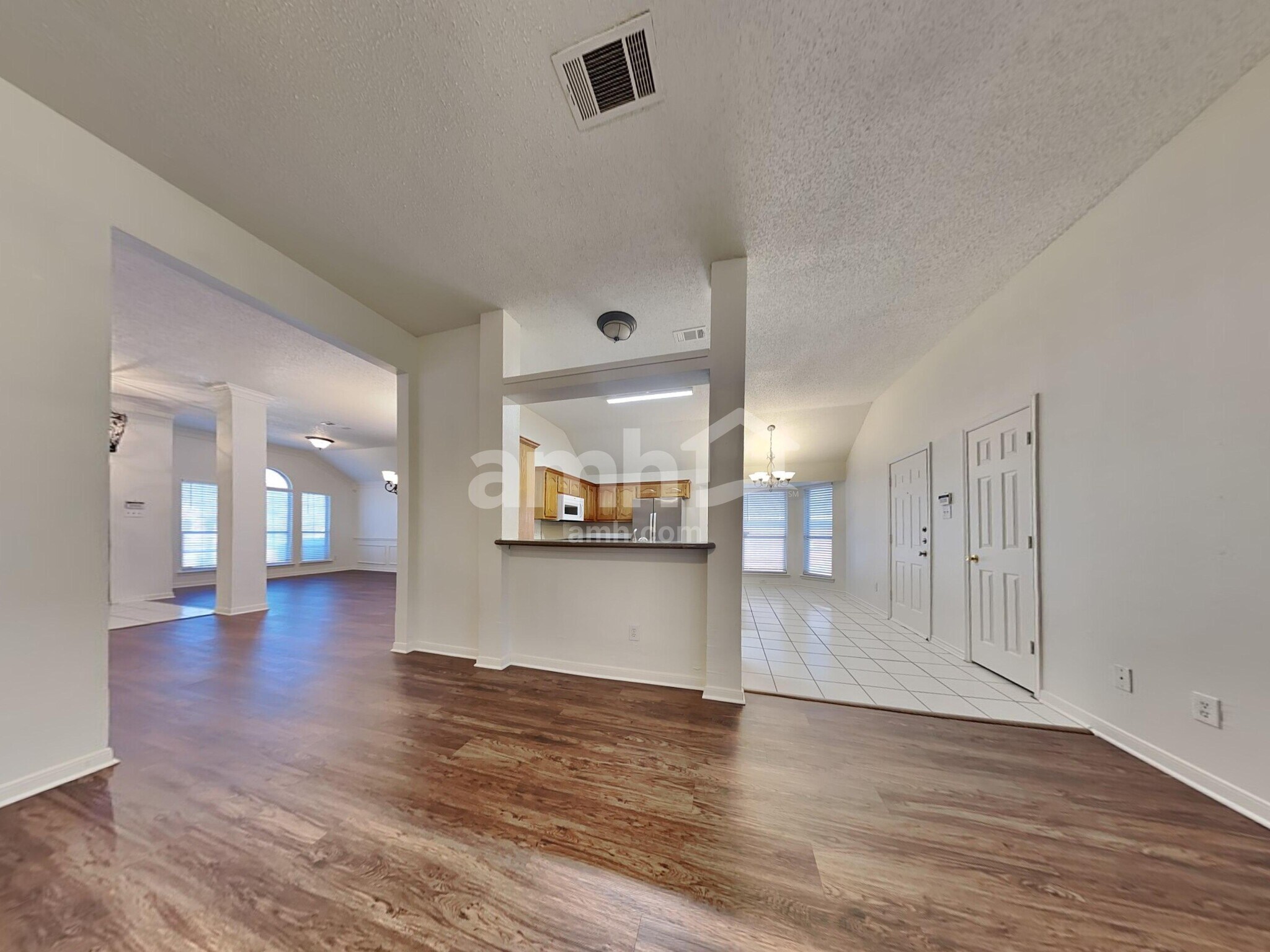 Building Photo - 532 N Parks Dr