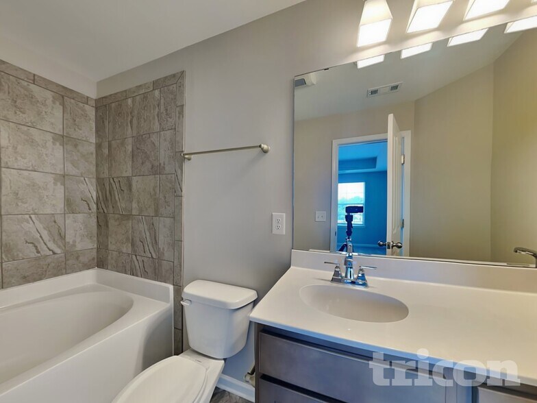 Building Photo - 324 Kinsale Dr