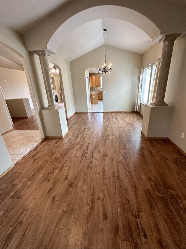 Building Photo - Breathtaking Rambler in Richland