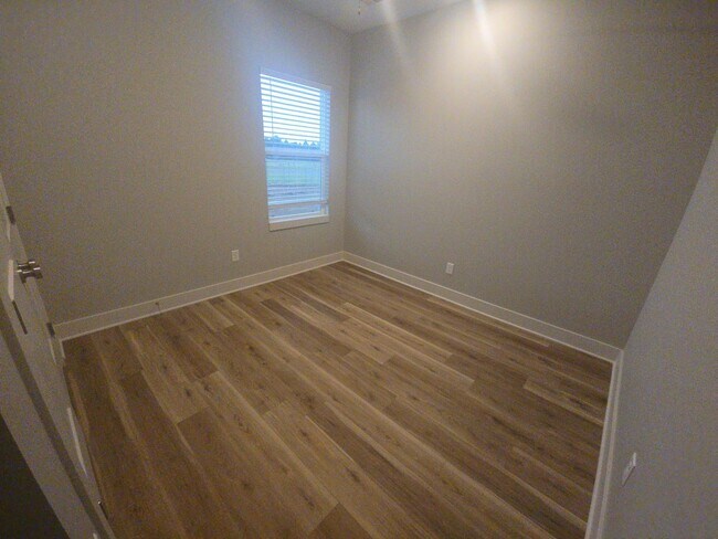 Building Photo - Modern 3-Bedroom Single-Family Home for Re...