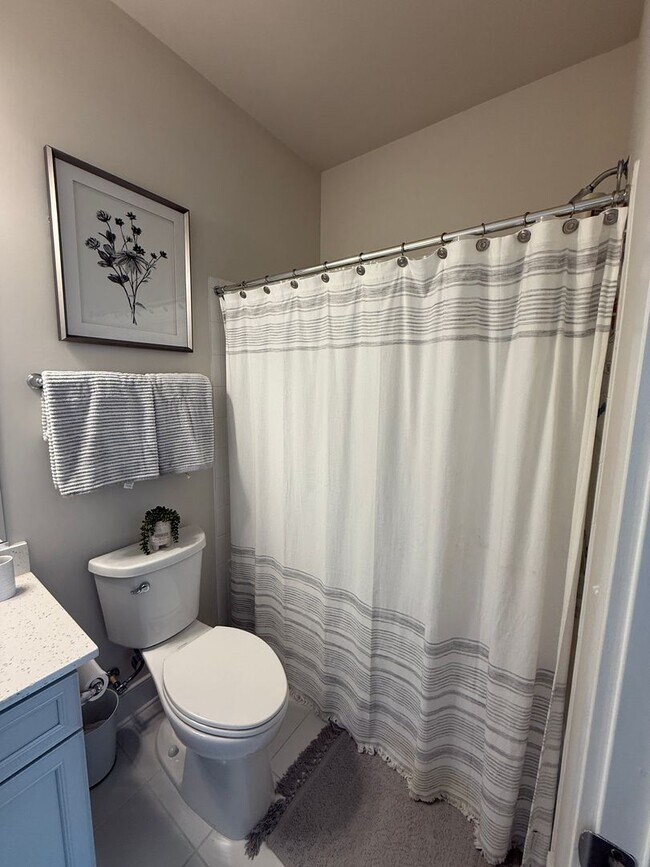Building Photo - Gorgeous Potomac Shores End Unit Townhome