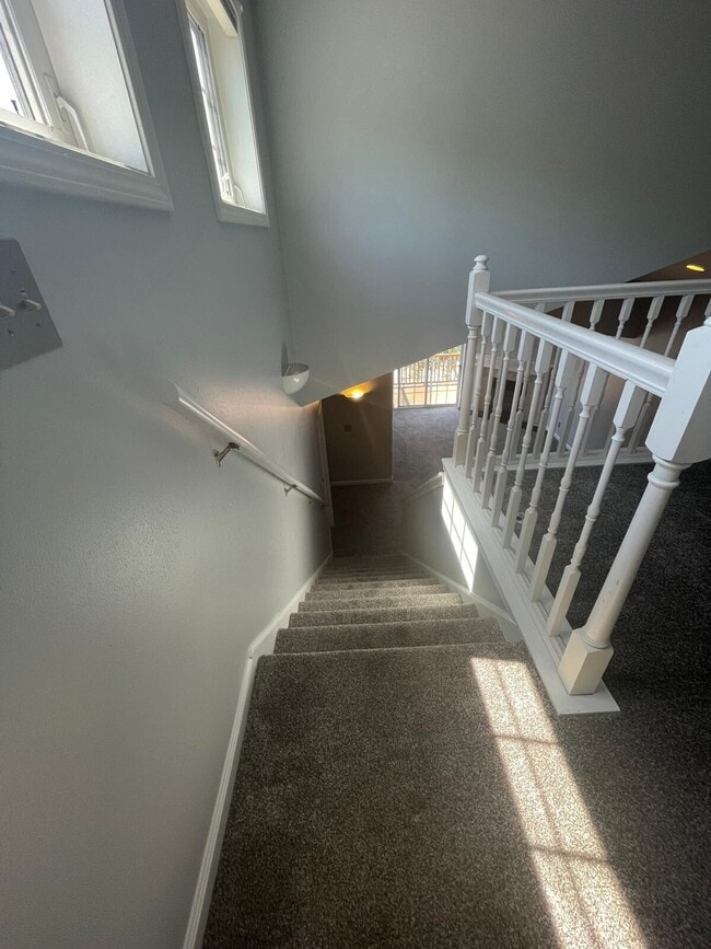 Building Photo - N17W26887 E Fieldhack Dr