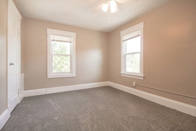 Building Photo - Must See!! Renovated Spacious Single Family House!