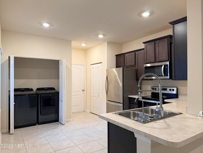 Building Photo - 246 Aralia Ln