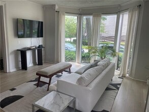 Building Photo - 74 Richmond St