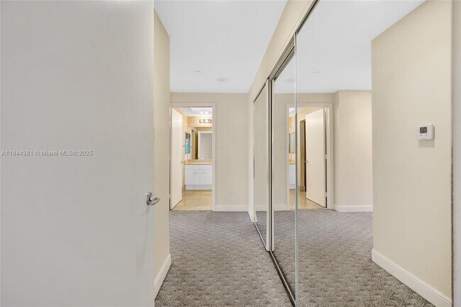 Building Photo - 21150 Point Pl