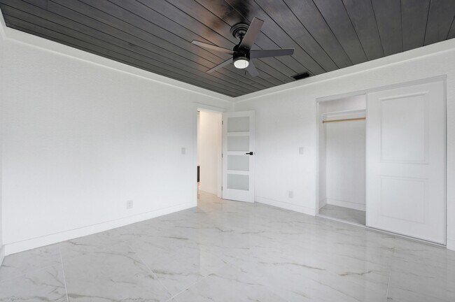 Building Photo - 2529 Rainbow Dr