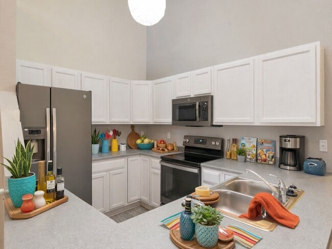 Building Photo - 1BR w/ Attached Garage & Balcony near Downtown Littleton