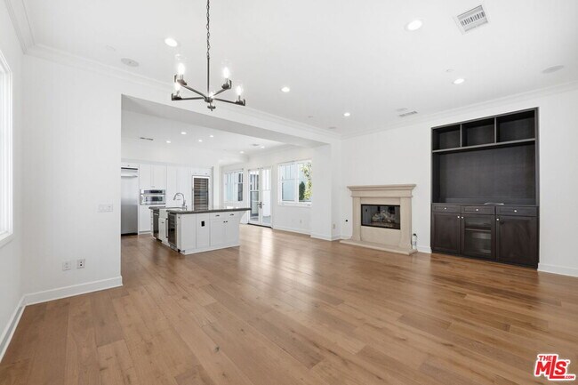 Building Photo - 13079 Bluff Creek Dr