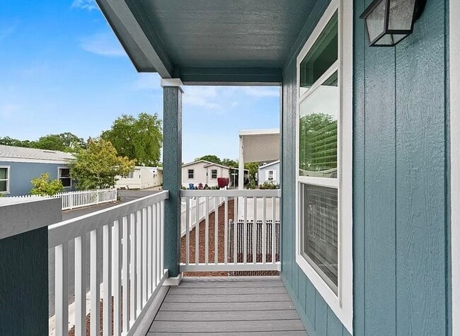 Building Photo - AVAILABLE NOW