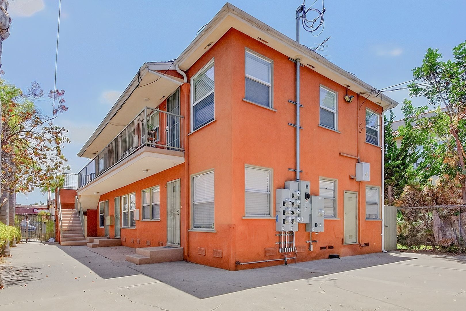 Building Photo - 1631 E 4th St