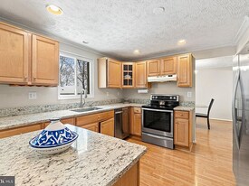 Building Photo - 312 Samantha Dr