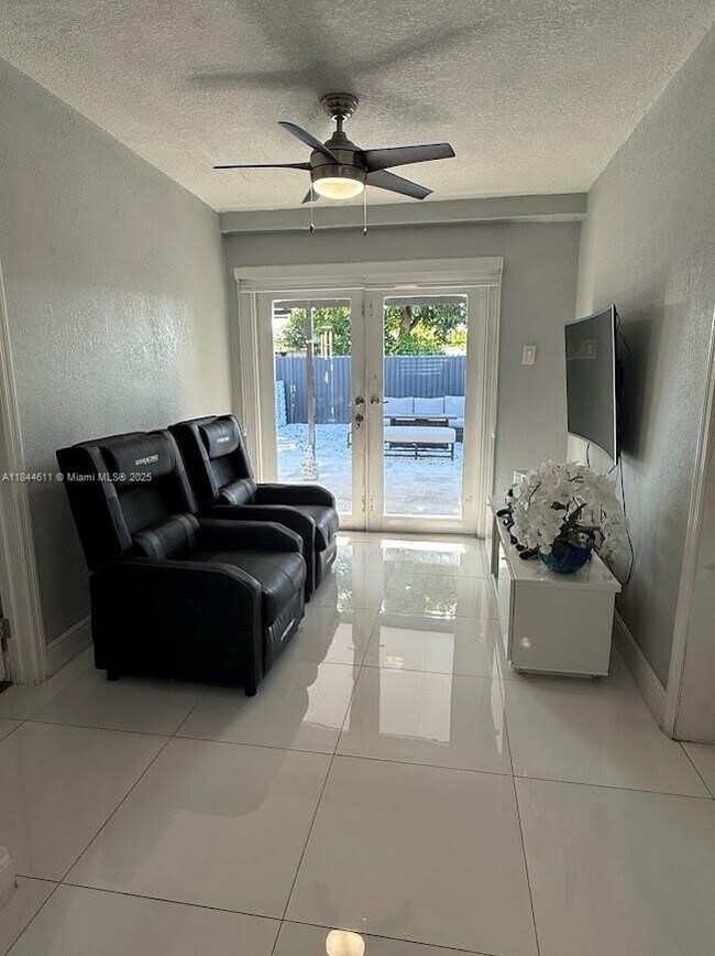 Building Photo - 2612 Acapulco Dr