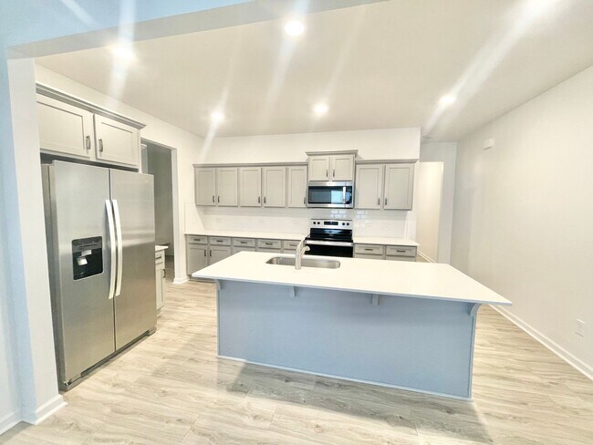 Building Photo - Paired Home 3br 2.5ba minutes from I-77 and I-40 Tour today!