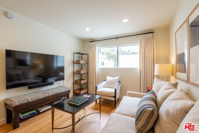 Building Photo - 17098 Palisades Cir