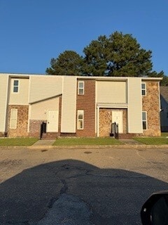 Building Photo - 520 S Woodburn Dr