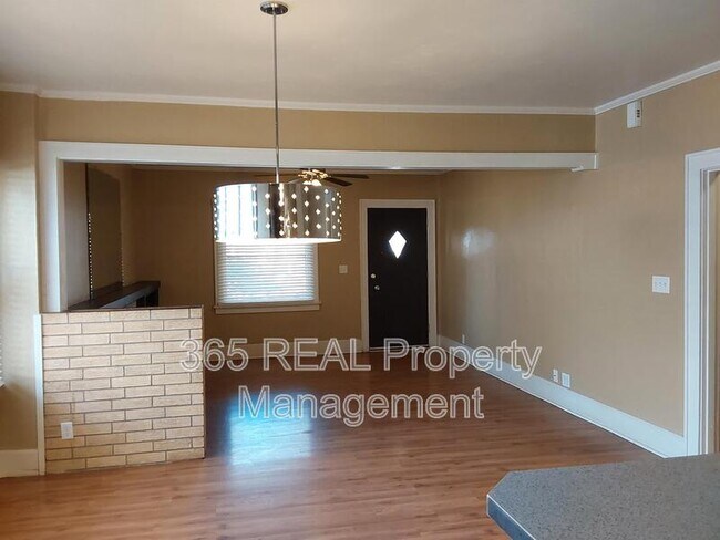 Building Photo - 1417 12th Ave