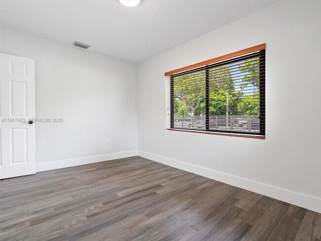 Building Photo - 4020 NW 1st Ave