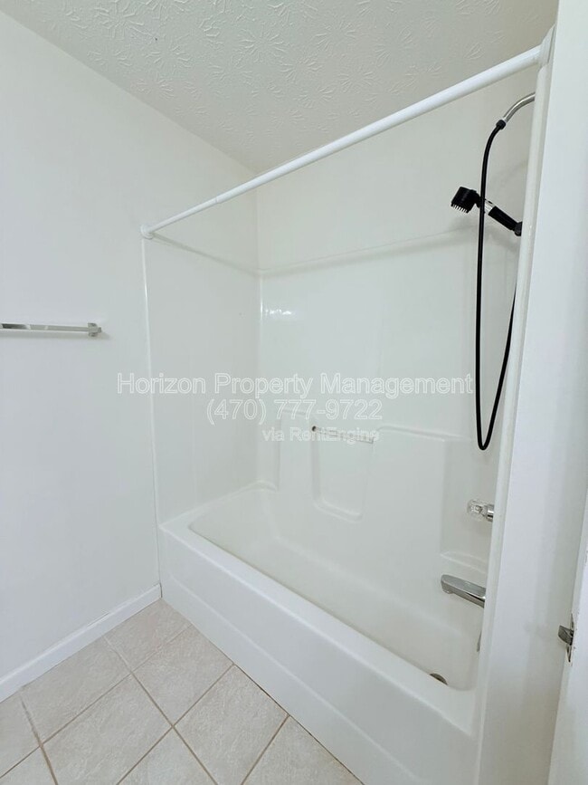Building Photo - 3987 Hidden Hollow Dr