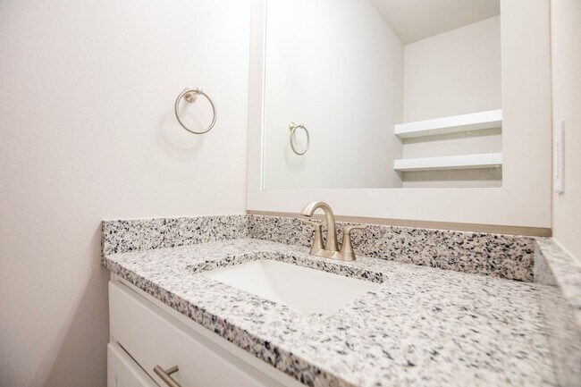 Building Photo - ***903 Seaborn Way***