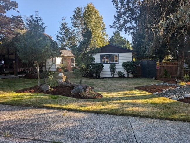 Building Photo - Stunning 4-Bedroom Home in Desirable Central Kitsap Location