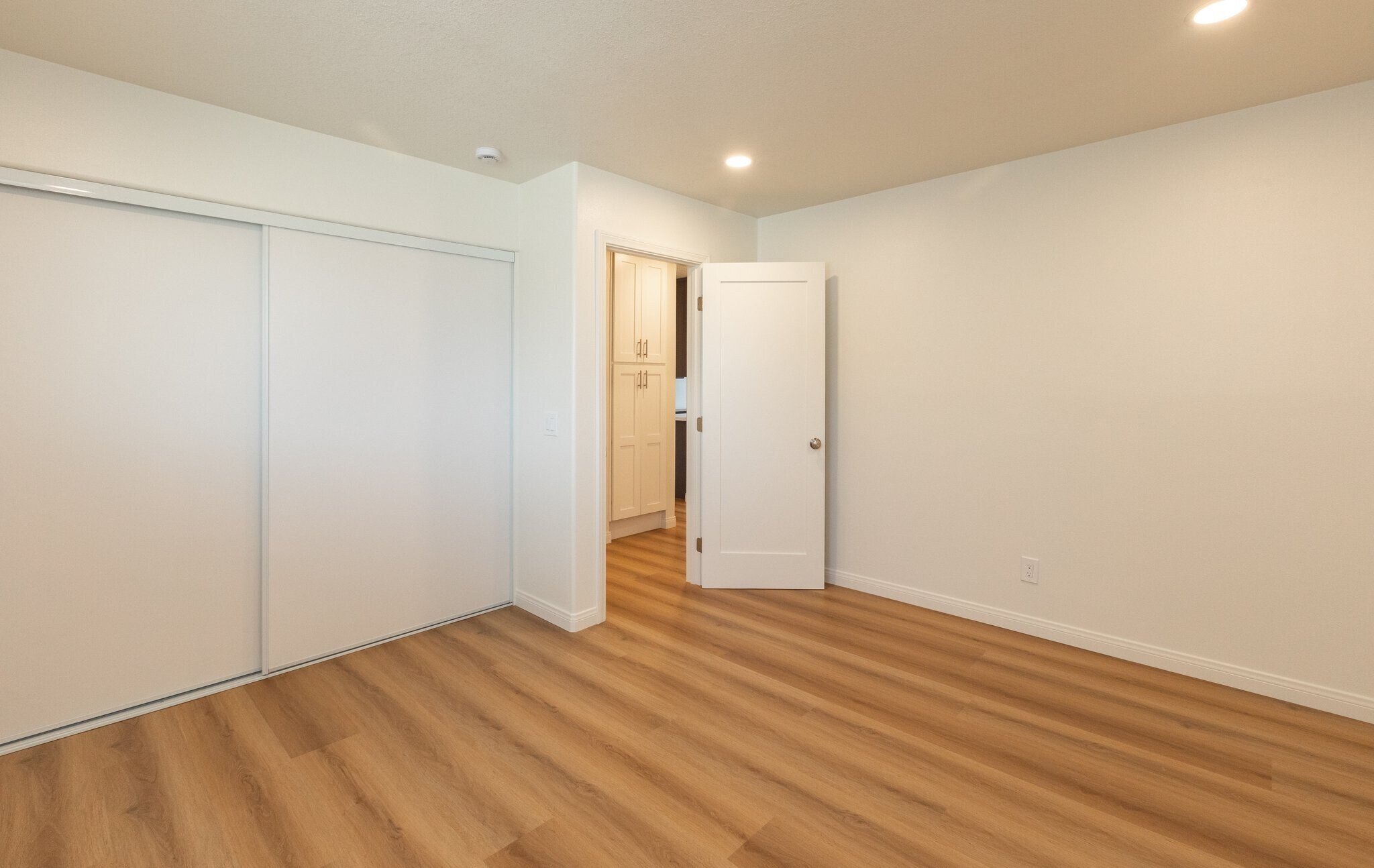 Building Photo - 2041 N Ventura Rd