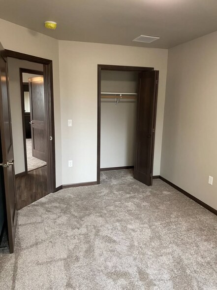 Building Photo - 4600 W Graceland Ct