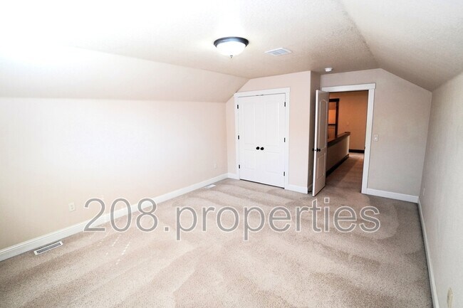 Building Photo - 1921 W Aspen Creek Dr