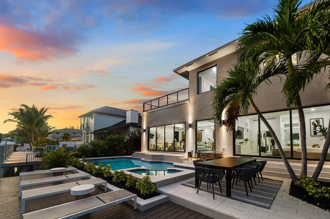Building Photo - 1308 Avocado Isle