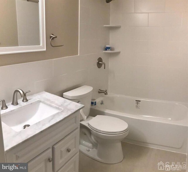 Building Photo - 4811 Ravens Crest Dr