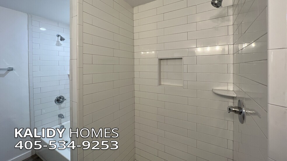 Building Photo - 702 Amity Ln