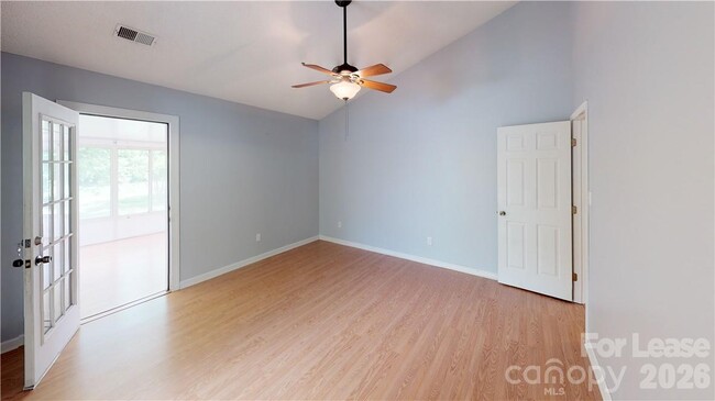 Building Photo - 13906 Glendevon Ct